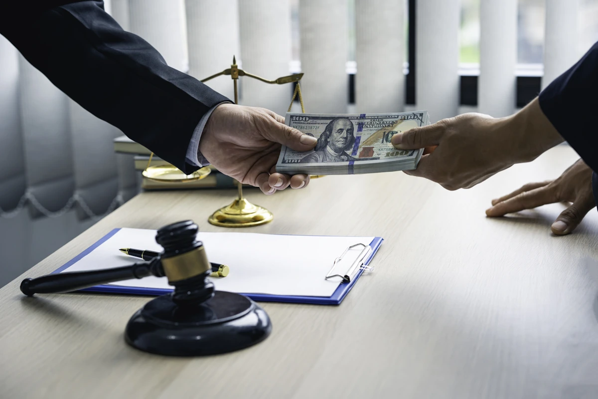 Indemnités liquidation judiciaire salarié CDI : calcul et montants garantis par l'AGS