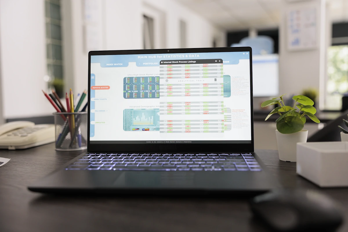 Logiciel de contrôle des heures de travail avec interface web et mobile