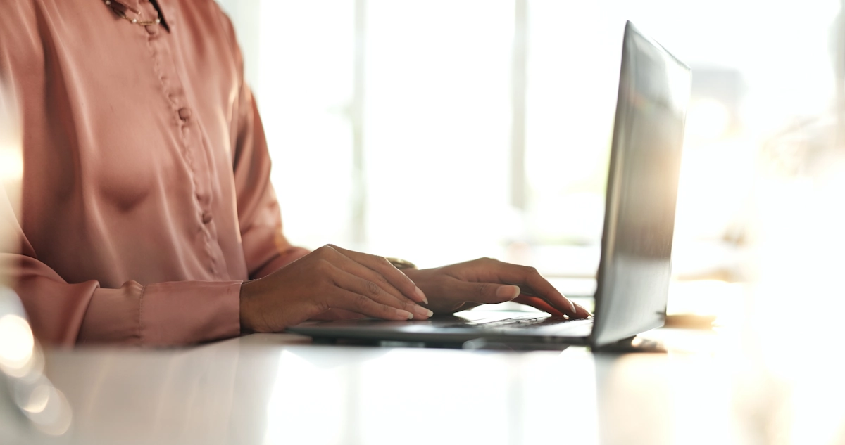 Une personne qui essaie de récupérer ses identifiants CPF