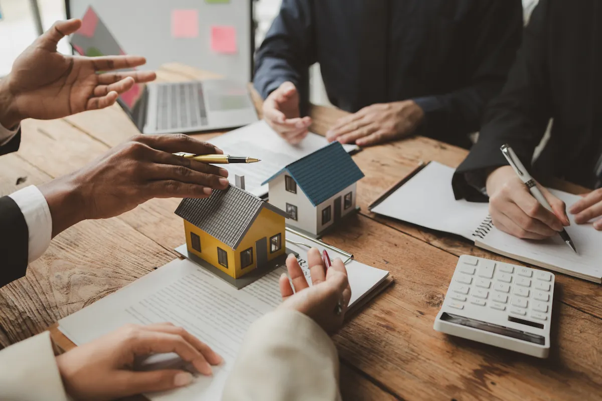 Un groupe qui suit une formation investissement immobilier